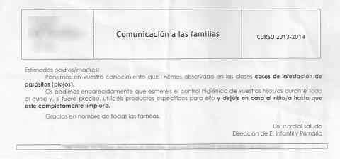 La famosa "nota de los piojos" que traen los niños a casa es el aviso que hace el centro escolar a las familias sobre una infestación de piojos en el aula.